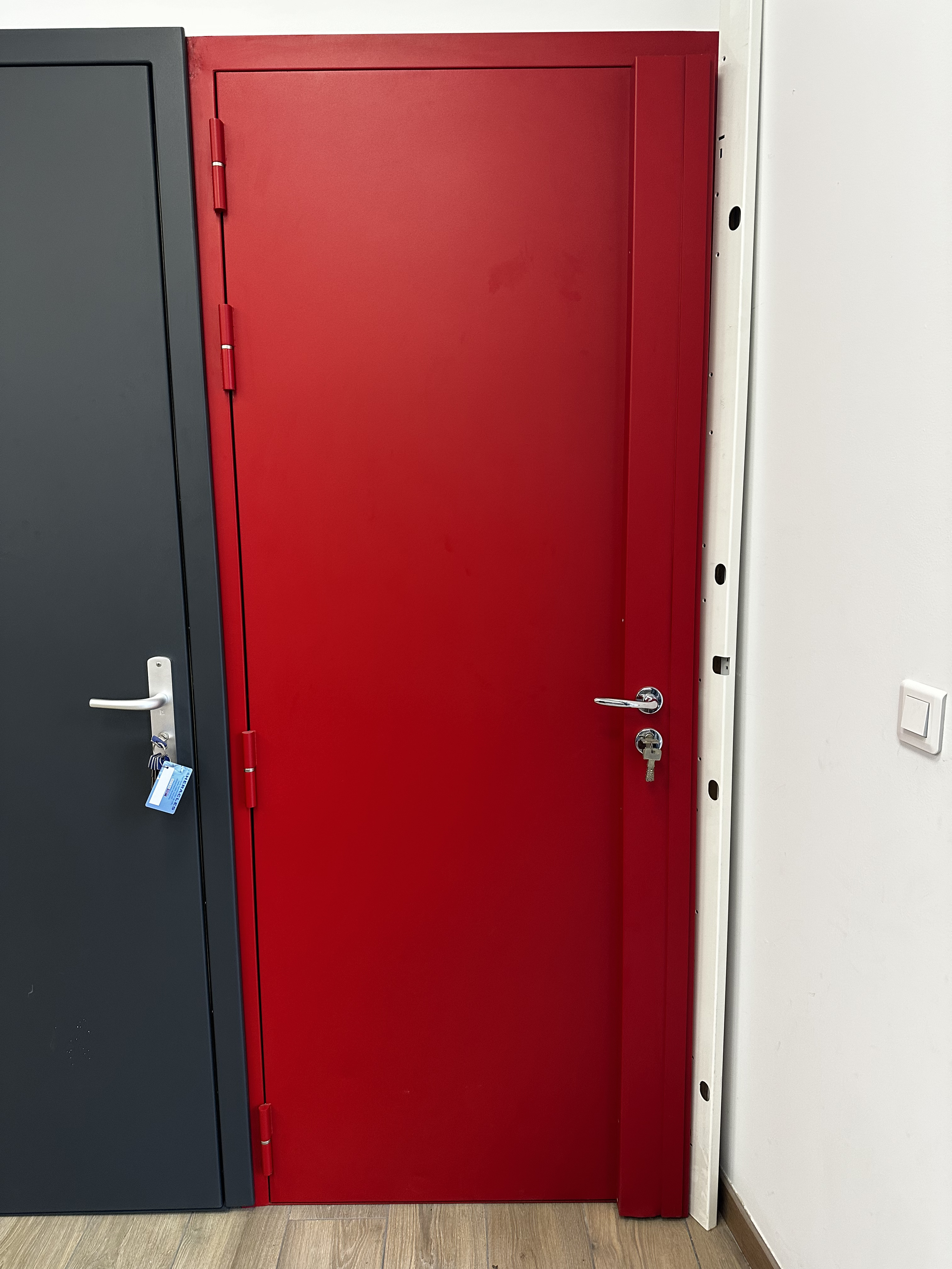 Blindage de porte rouge